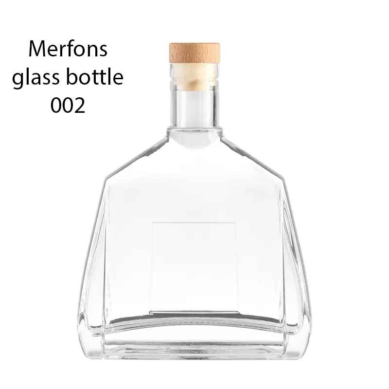Premium 700ml Super Flint Glass Decanter Style Flask Bottle for Liquor Brandy Rum With a Custom Logo and Bar Top Finish